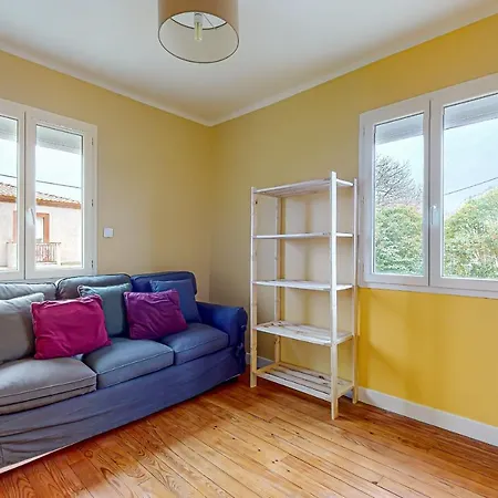 Bright 60m With 2 Terraces In *