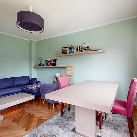 Bright 60m With 2 Terraces In *